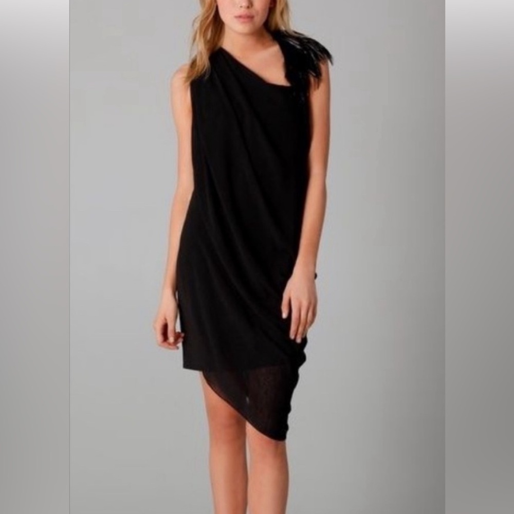 Helmut Lang Asymmetrical Feather Dress
Color:black
Size:2